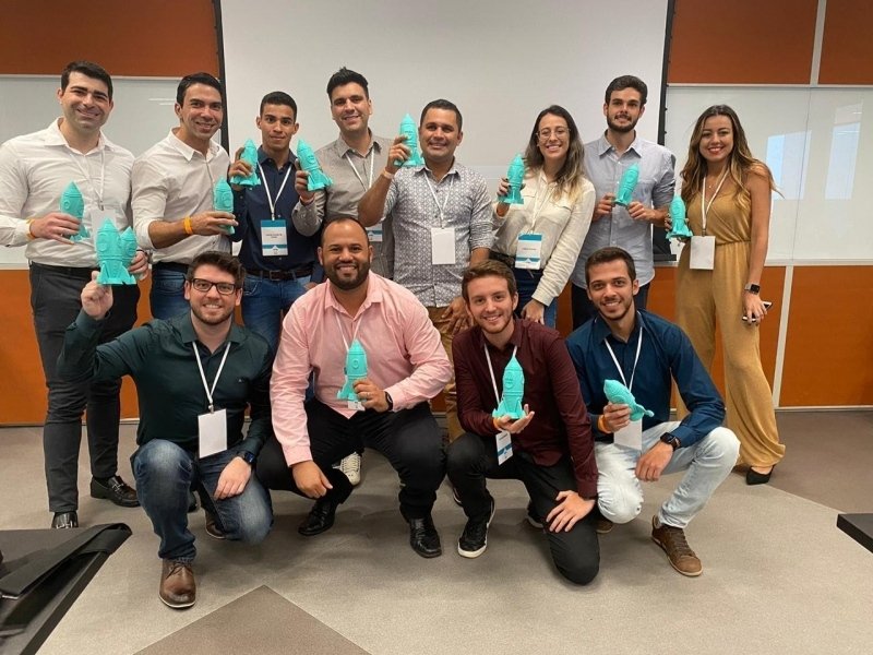 Equipe vencedora do programa de intraempreendedorismo da Saint-Gobain - InPulse